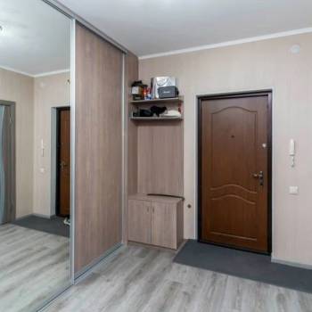 Продается 1-комнатная квартира, 42 м²