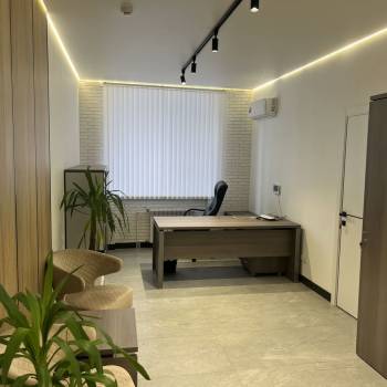Продается Нежилое помещение, 241 м²
