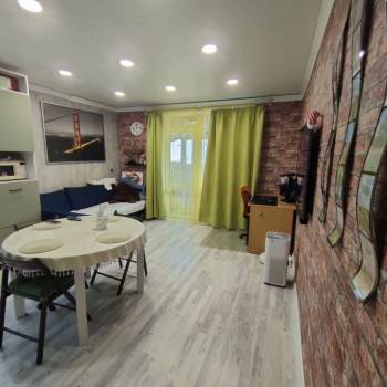 Продается 1-комнатная квартира, 48 м²