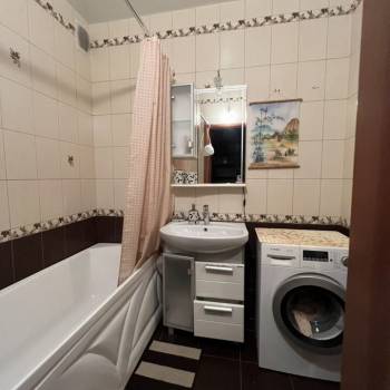 Сдается 2-х комнатная квартира, 90 м²