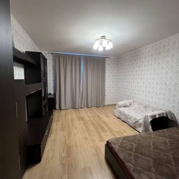 Сдается 2-х комнатная квартира, 90 м²