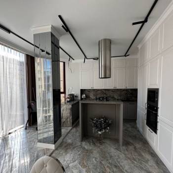 Продается 3-х комнатная квартира, 135 м²