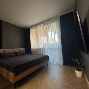 Продается 1-комнатная квартира, 43 м²
