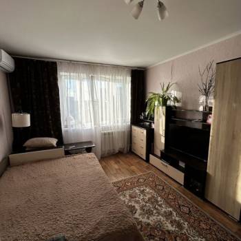 Продается 1-комнатная квартира, 36 м²
