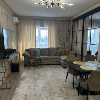 Продается 1-комнатная квартира, 100 м²
