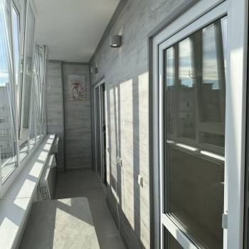 Продается 1-комнатная квартира, 100 м²