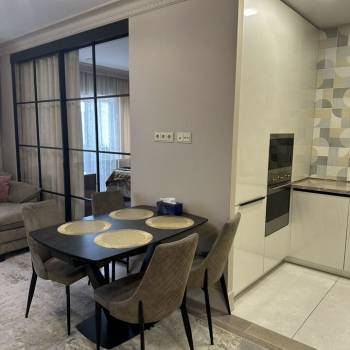 Продается 1-комнатная квартира, 100 м²