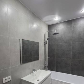 Сдается 1-комнатная квартира, 52 м²