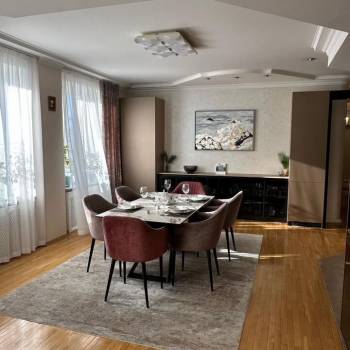 Продается Многокомнатная квартира, 183,9 м²