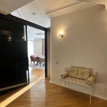 Продается Многокомнатная квартира, 183,9 м²