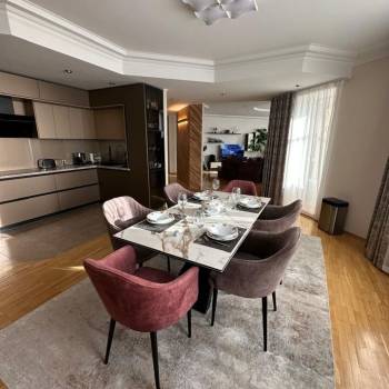Продается Многокомнатная квартира, 183,9 м²
