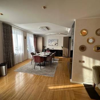 Продается Многокомнатная квартира, 183,9 м²
