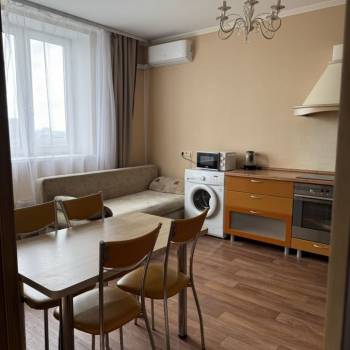 Сдается 1-комнатная квартира, 54 м²