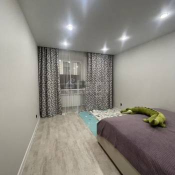 Продается 1-комнатная квартира, 37 м²