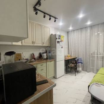 Продается 1-комнатная квартира, 37 м²