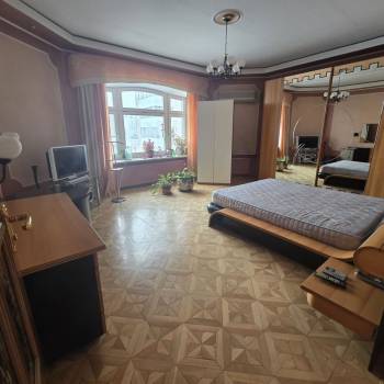 Продается Многокомнатная квартира, 198,4 м²