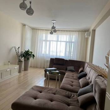 Сдается Многокомнатная квартира, 130 м²