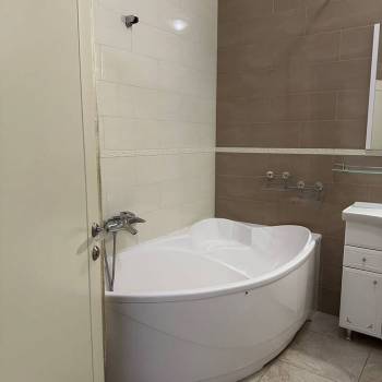 Сдается Многокомнатная квартира, 130 м²