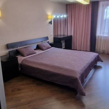 Сдается 2-х комнатная квартира, 109 м²