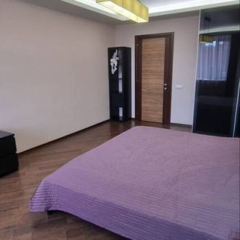 Сдается 2-х комнатная квартира, 109 м²