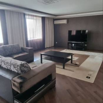 Сдается 2-х комнатная квартира, 109 м²