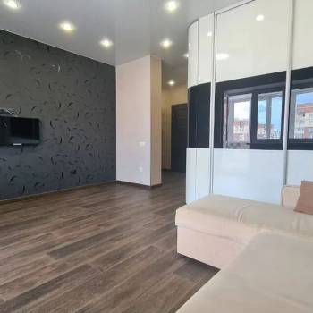 Продается 1-комнатная квартира, 49,6 м²