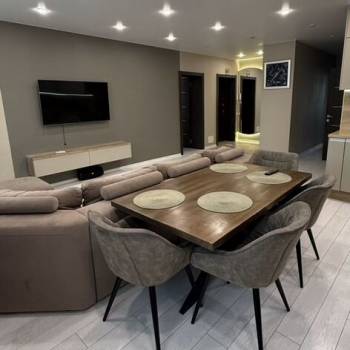 Продается 2-х комнатная квартира, 82 м²