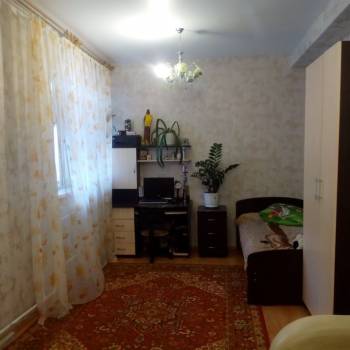 Продается 1-комнатная квартира, 42 м²