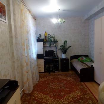 Продается 1-комнатная квартира, 42 м²