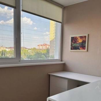 Сдается 1-комнатная квартира, 56 м²
