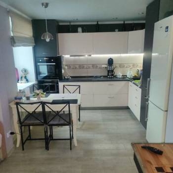 Продается Многокомнатная квартира, 100 м²