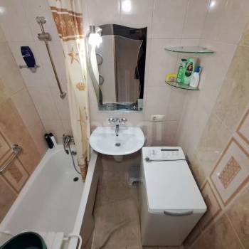 Продается Многокомнатная квартира, 76 м²