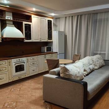 Продается 2-х комнатная квартира, 98 м²