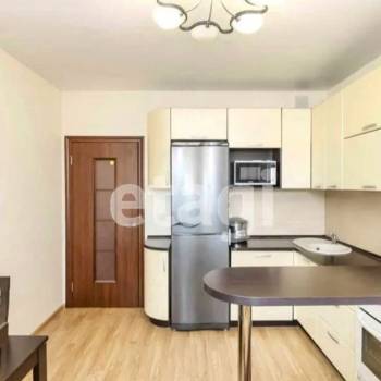 Продается 1-комнатная квартира, 50 м²