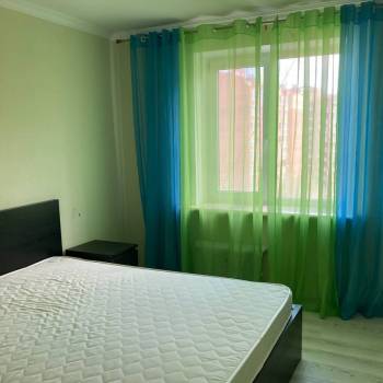 Сдается 2-х комнатная квартира, 77 м²