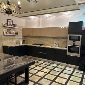Продается Многокомнатная квартира, 191 м²