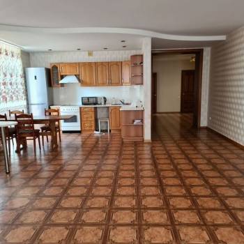 Продается 2-х комнатная квартира, 108 м²