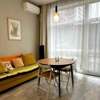 Продается 1-комнатная квартира, 42 м²