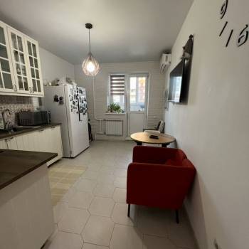 Продается 1-комнатная квартира, 42,6 м²