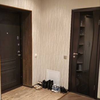 Продается 1-комнатная квартира, 42 м²