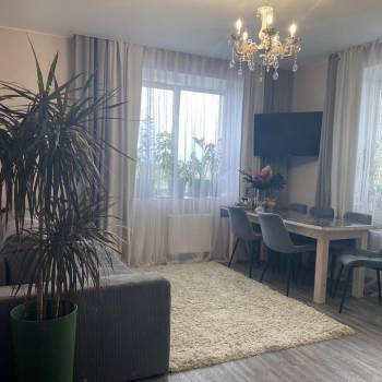 Продается 1-комнатная квартира, 42 м²