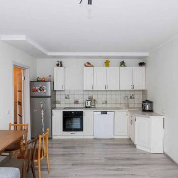 Продается 1-комнатная квартира, 52 м²