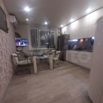 Продается Многокомнатная квартира, 105 м²