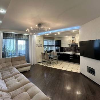 Продается Многокомнатная квартира, 107 м²