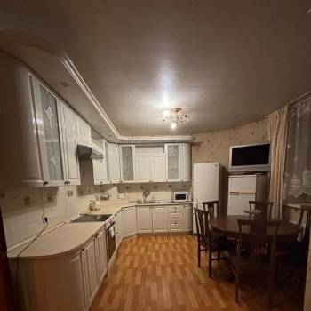 Сдается 1-комнатная квартира, 65 м²